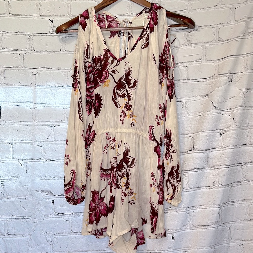 Billabong Beige Burgundy Floral Cold Shoulder Long Sleeve Romper Size Medium
